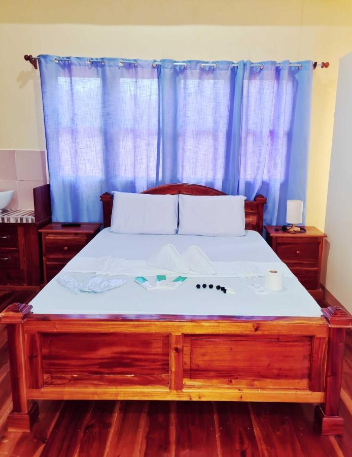 La-Familia Guest House Siquijor Buitenkant foto